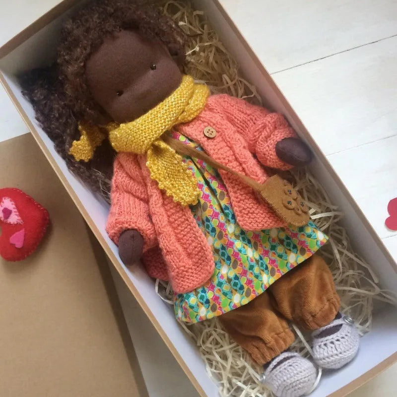 Unisex handgefertigte Waldorf-inspirierte Plüschpuppe