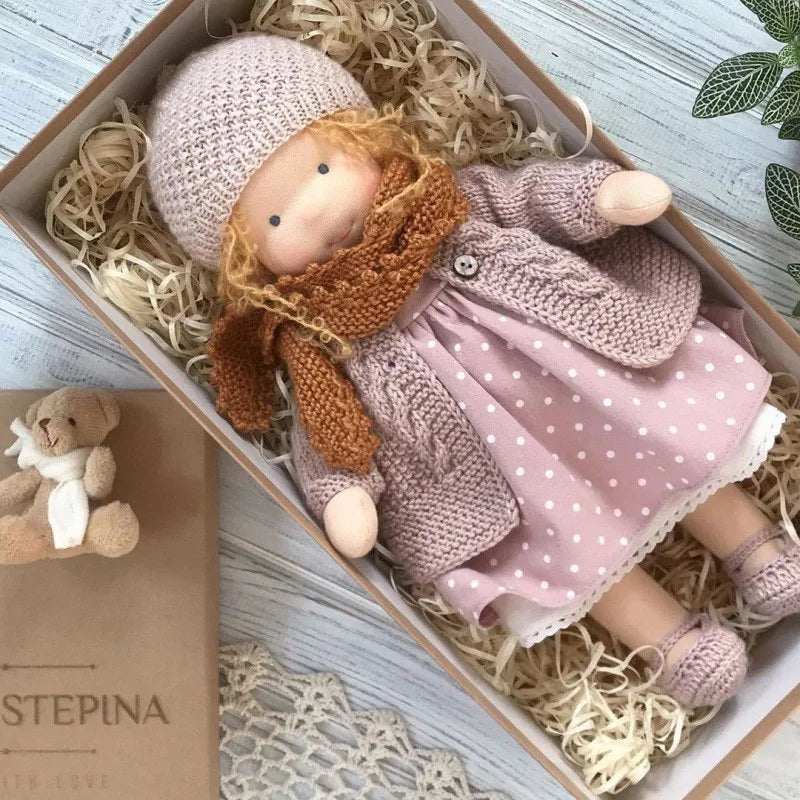 Unisex handgefertigte Waldorf-inspirierte Plüschpuppe
