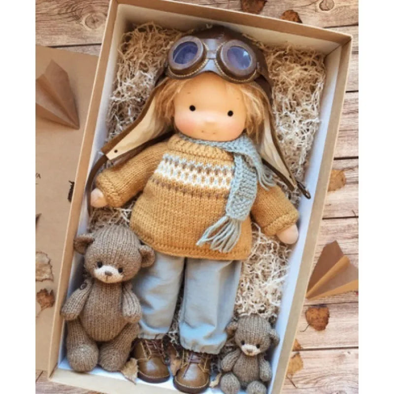 Unisex handgefertigte Waldorf-inspirierte Plüschpuppe
