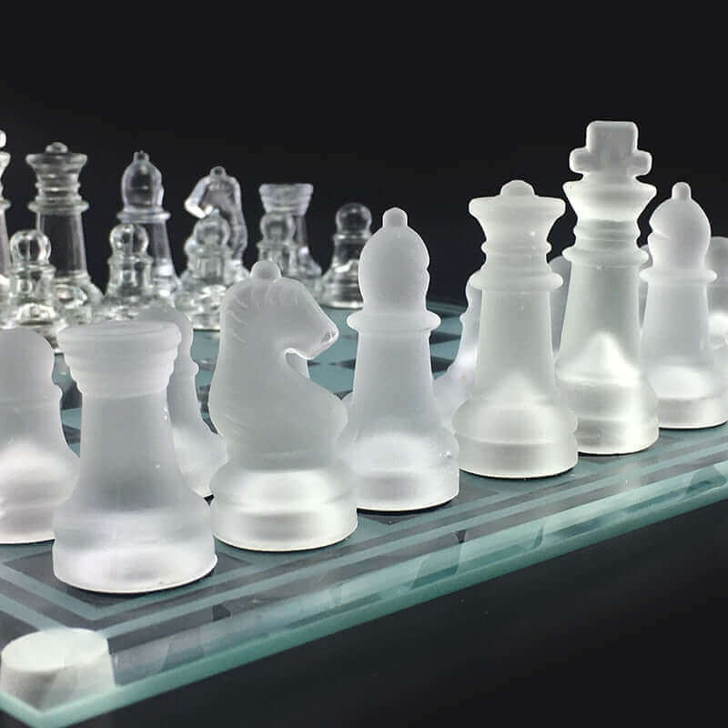 Glas Schachspiel - Mattierte Kristallfiguren mit Schachbrett