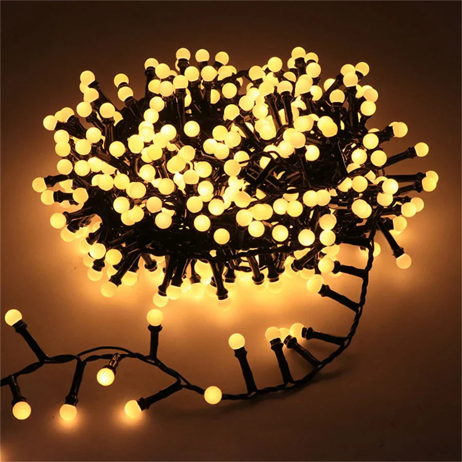 Wasserdichte LED-Lichterkette – Outdoor-Lichtergirlande mit Kugelbirnen für Garten und Terrasse